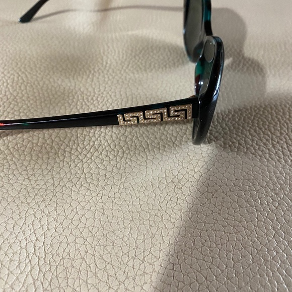 New Versace Sunglasses - Picture 1 of 6